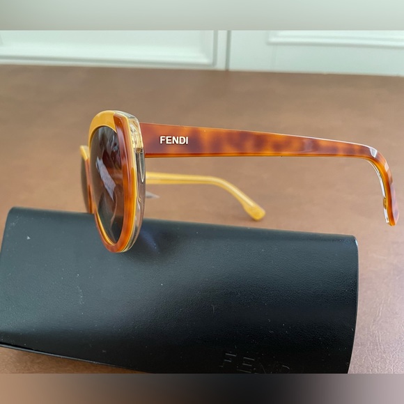 Fendi subtle cat eye sunglasses dusky yellow and tortoise with case NWT πHP x4!π - Picture 4 of 9